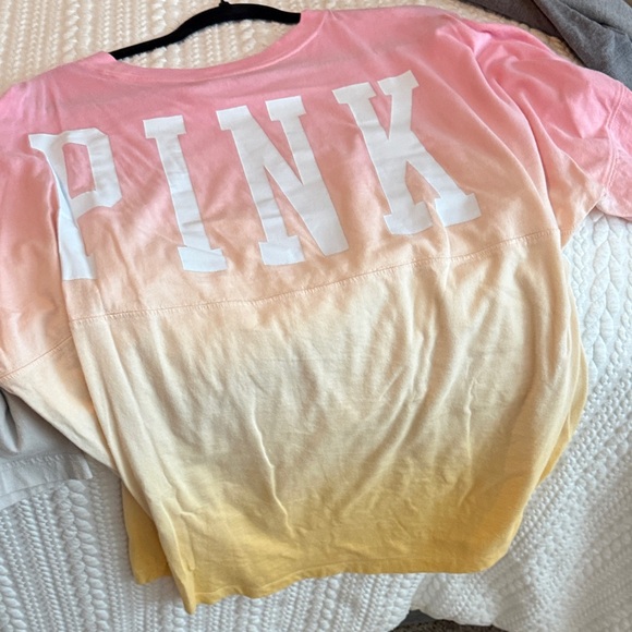 Victoria's Secret PINK t-shirt bundle - Picture 3 of 4